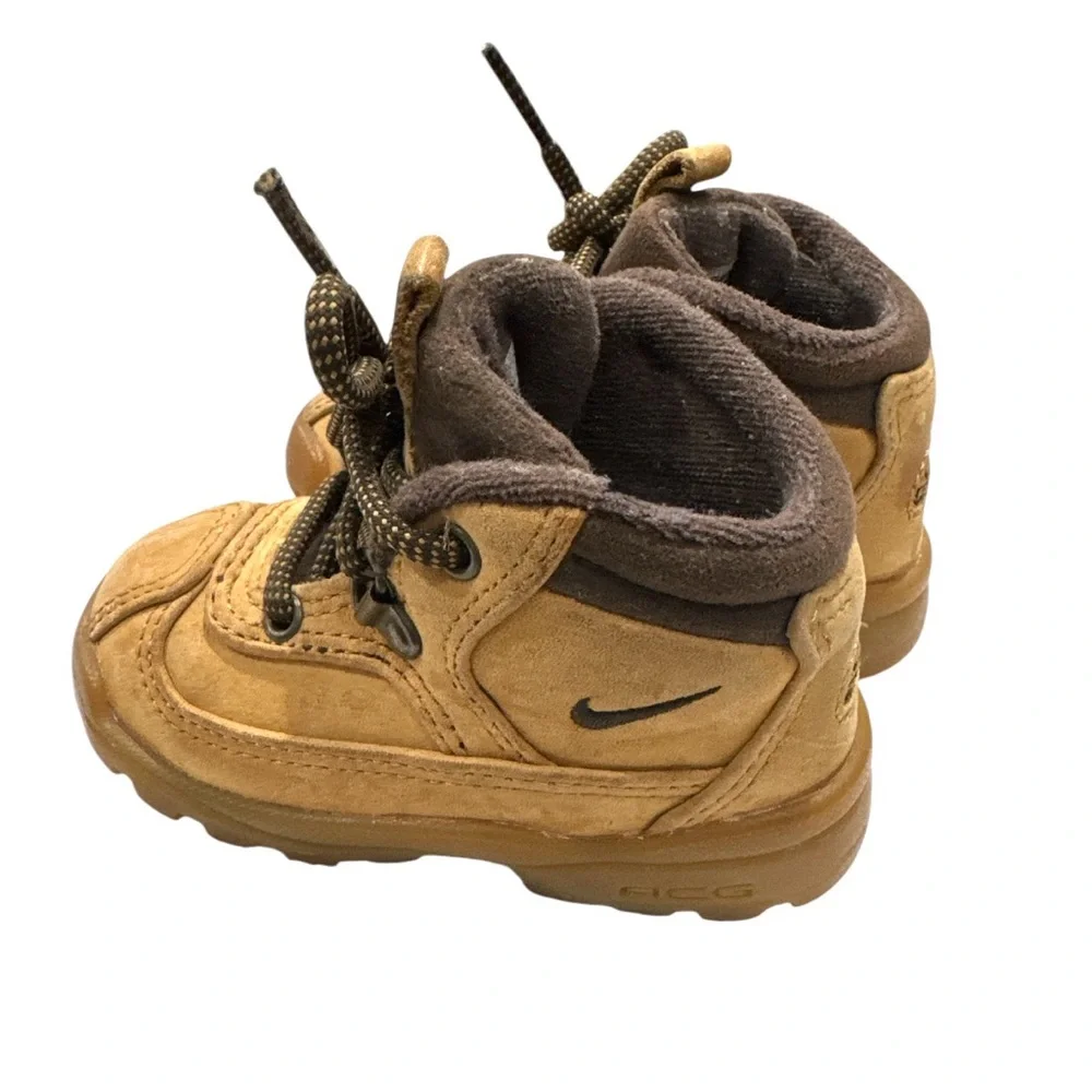 Nike ACG Kids Tan Boots Size 4C